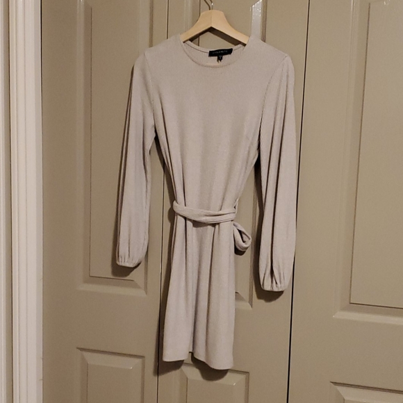 Dress - Picture 4 of 4